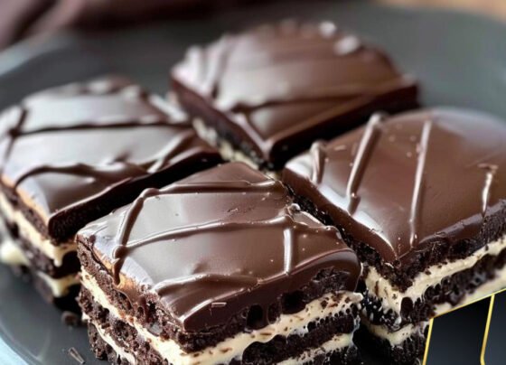 Chocolate wafers with cream prepared at home with simple ingredients and clear steps.