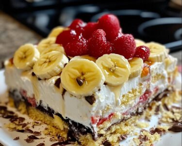 no-bake banana split cake prepared at home with simple ingredients and clear steps.
