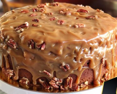 Pecan Praline Cake prepared at home with simple ingredients and clear steps.